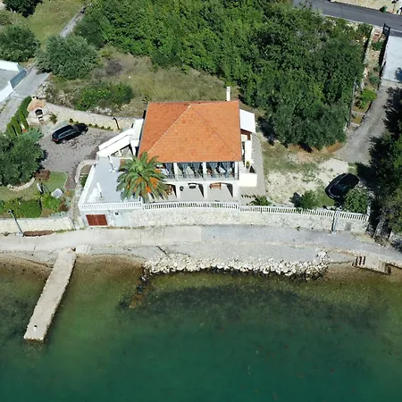 Laura, No 1 * Maslenica