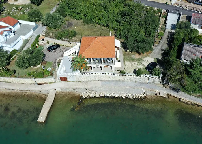Laura, No 1 * Maslenica
