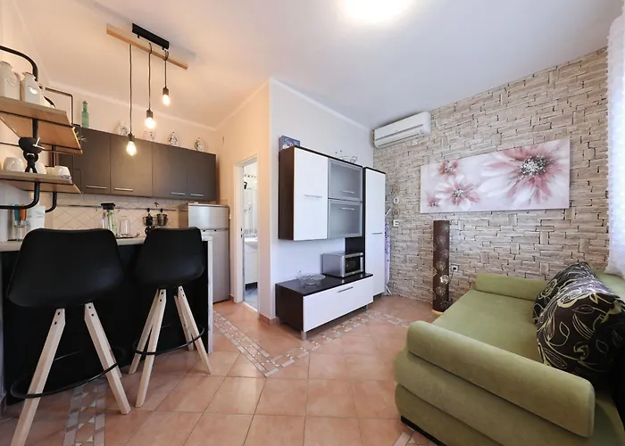 Apartman Laura, No 1 *