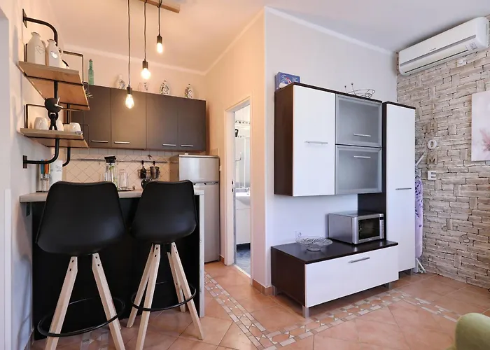 Apartman Laura, No 1 *
