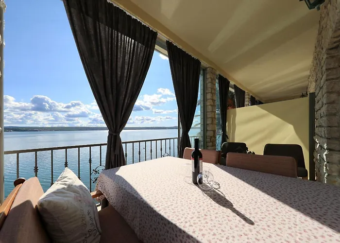 Apartman Laura, No 1 Maslenica