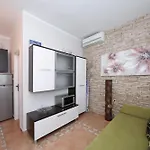 Laura, No 1 Apartament Maslenica