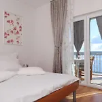 Laura, No 1 Apartament