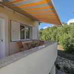Laura, No 1 *