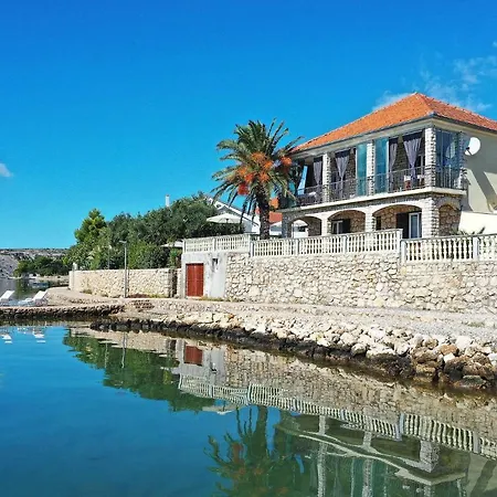 Laura, No 1 Maslenica