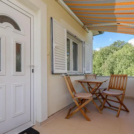 Appartement Laura, No 1 Maslenica