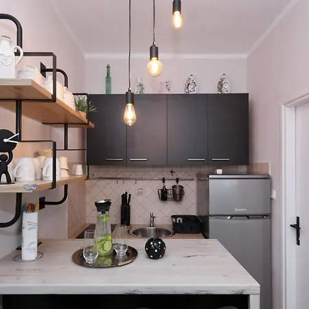 Laura, No 1 Maslenica