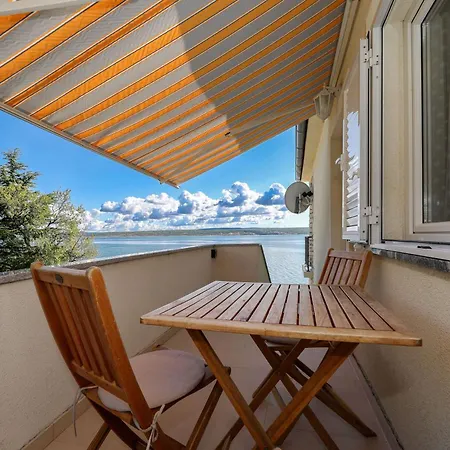 Appartement Laura, No 1 Maslenica