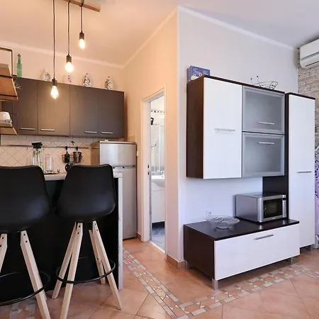 Laura, No 1 Appartement Maslenica