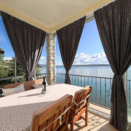 Laura, No 1 Maslenica