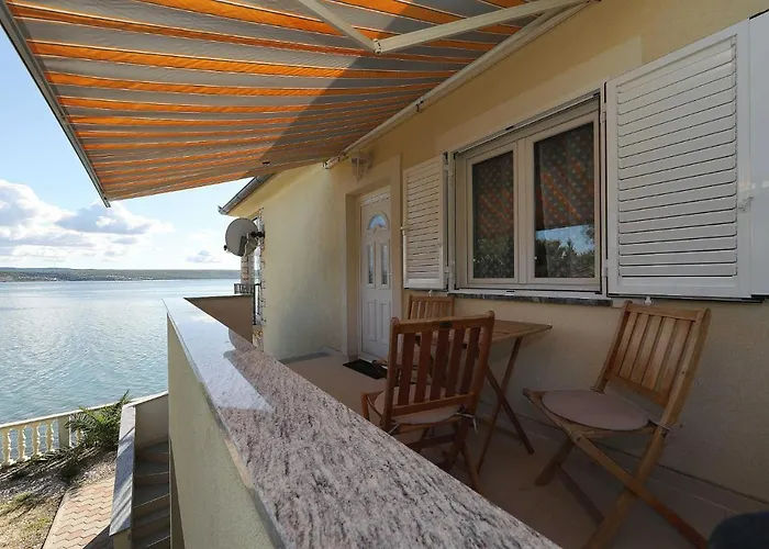 アパート Laura, No 1