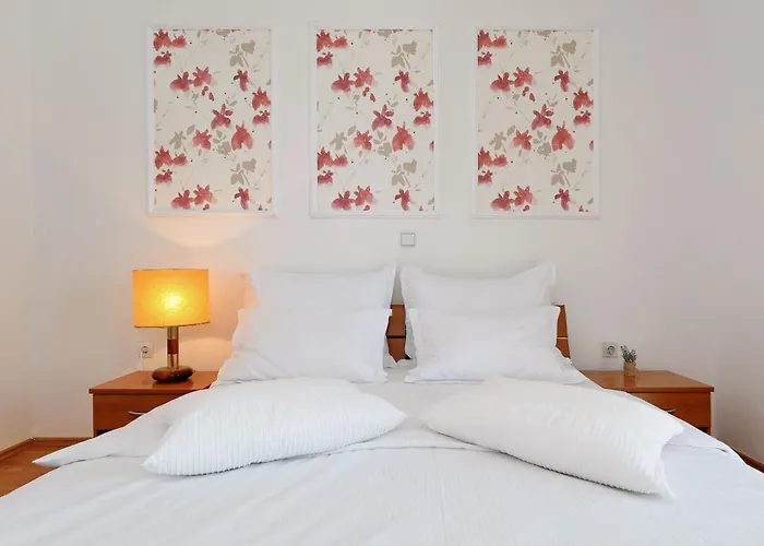 Laura, No 1 Апартаменты Масленица