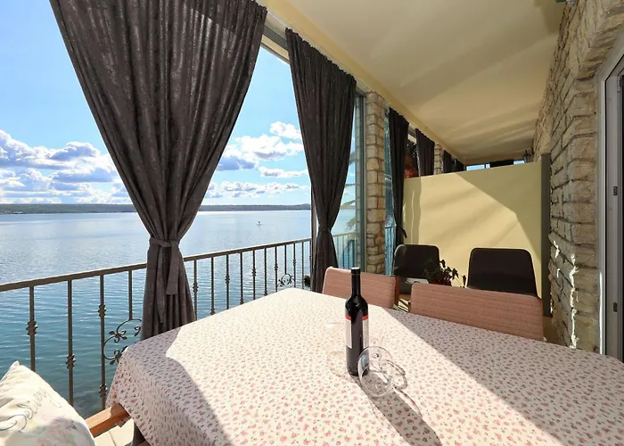 Laura, No 1 Масленица